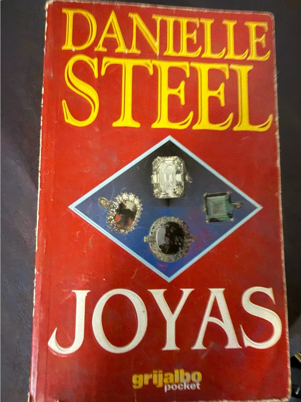 Danielle Steel JOYAS Red Paperback Novel